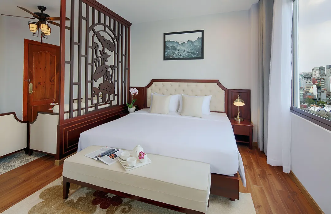 Happy Life Grand Hotel & Rooftop Skybar-1
